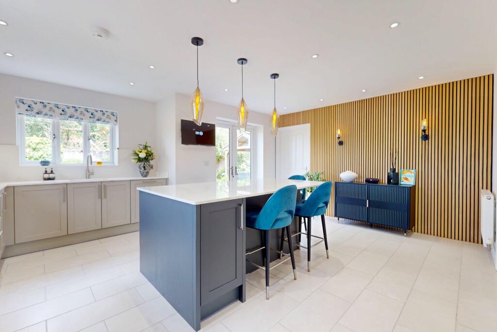 House in Telford, Waters Upton - View 2