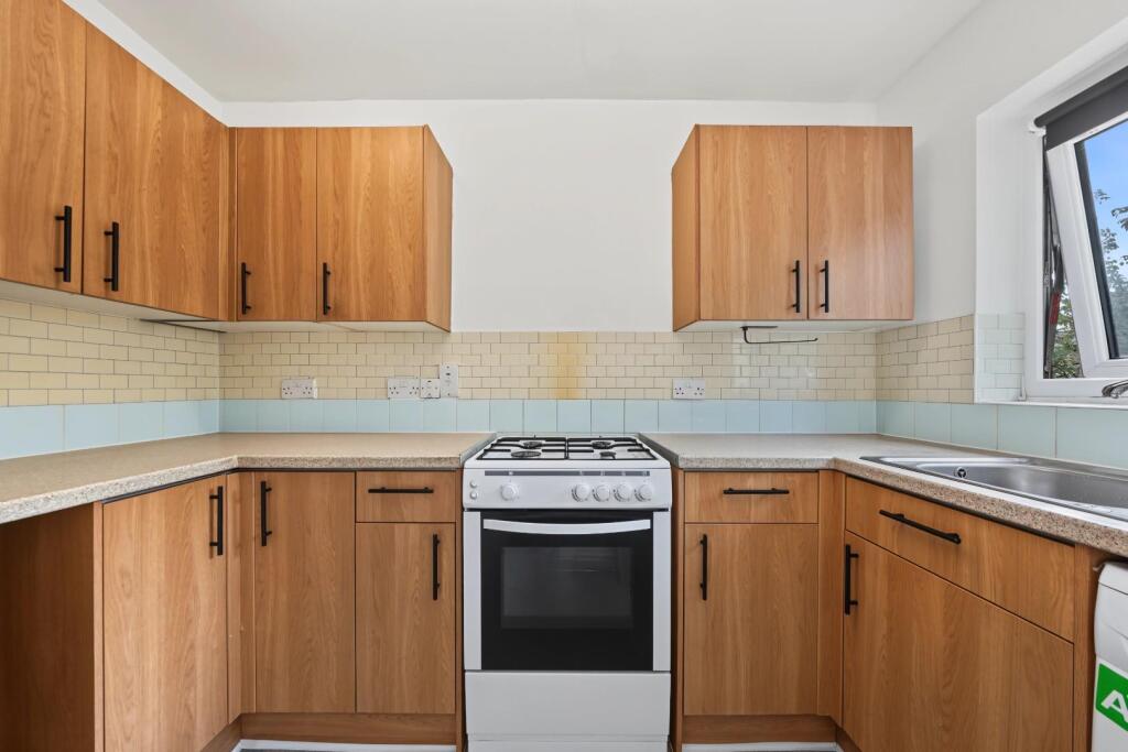 Apartment in London, Ponders End - View 5