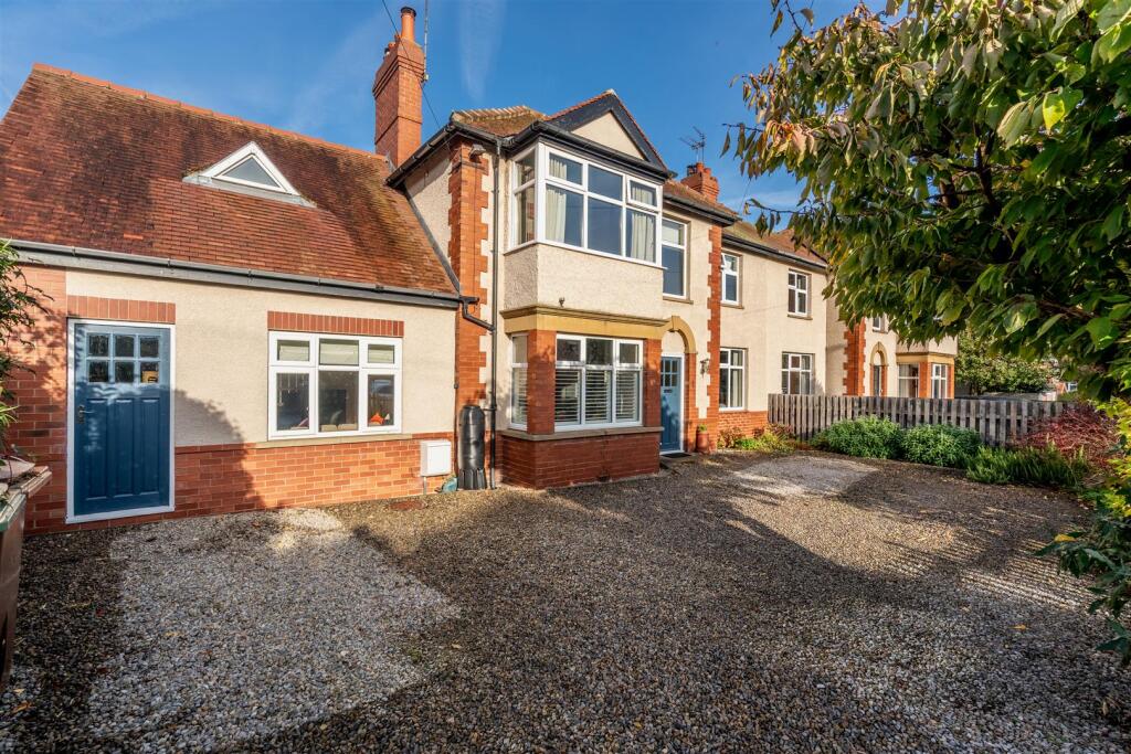4-bed semi-detached on Lynton Avenue, Boston Spa, Wetherby, £750,000
