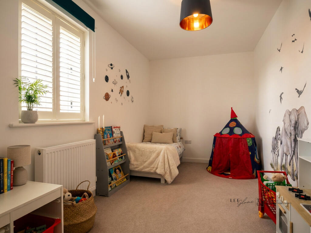 House in Waverley, Cranleigh - More
