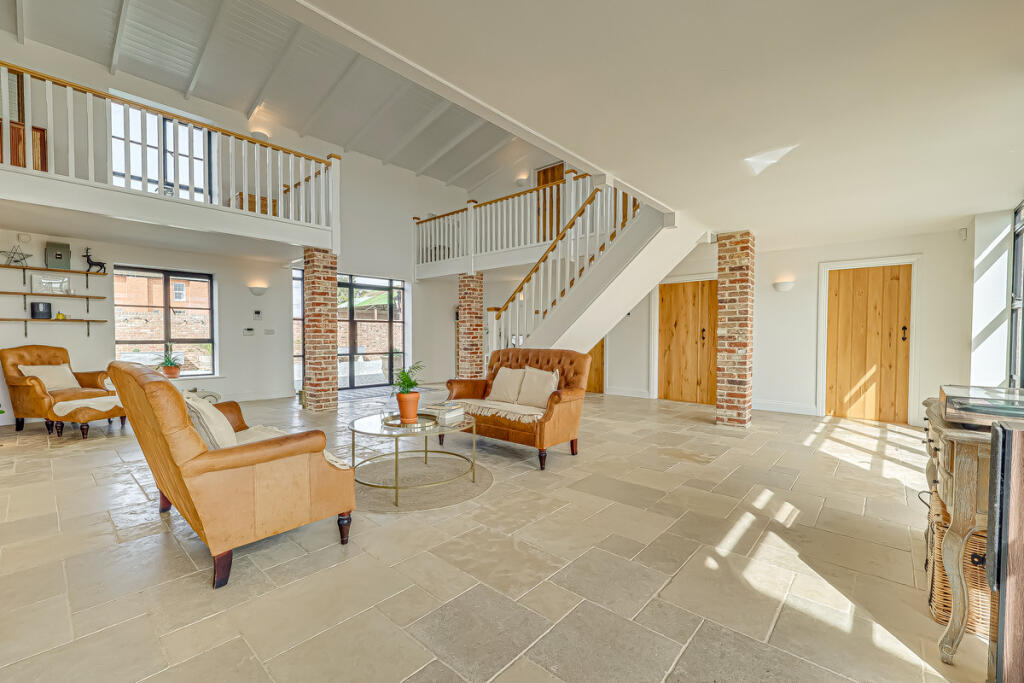 House in Southend-on-Sea - View 4