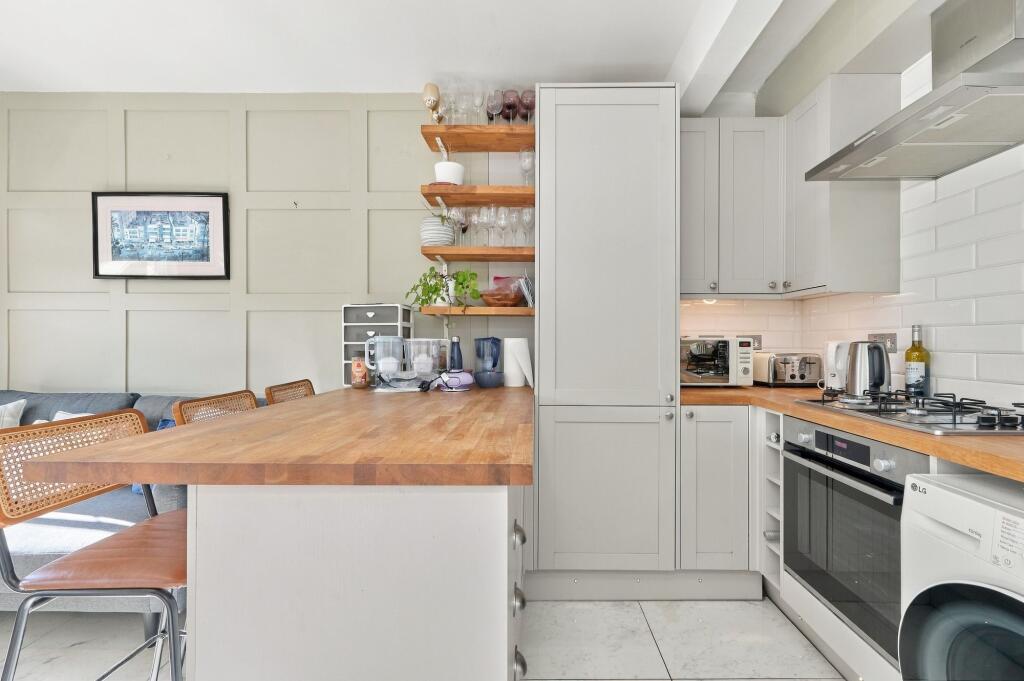 Apartment in London - More