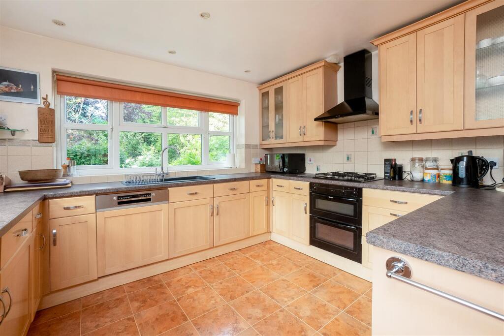Lincoln Close, Wellesbourne, Warwick photo 2