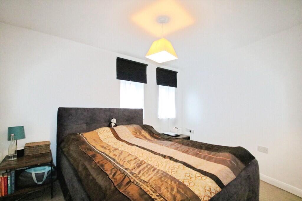 Apartment in Croydon - View 5
