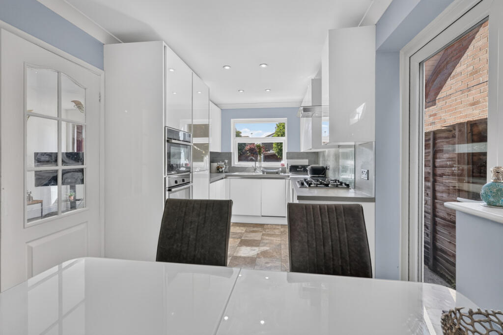 House in Castle Point, Thundersley - View 4