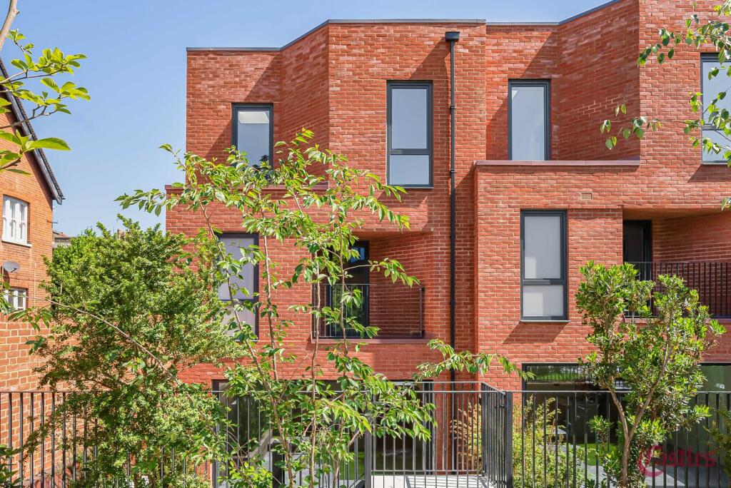 Main image of property: 4 Dixon House, N8