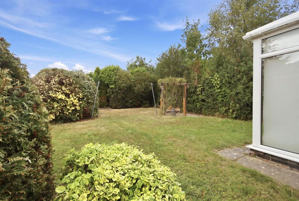 Yew Tree Drive, Chesterfield, S40 photo 3