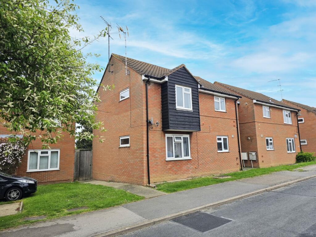 Main image of property: Bardfield Way, Rayleigh, Essex, SS6
