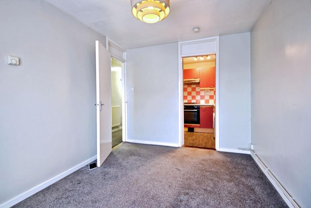 Appletree Way, Wickford, SS11 photo 4