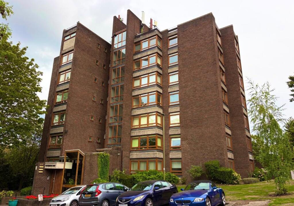 Main image of property: Flat 16 Westchester Court, Westchester Drive, London, NW4 1RB