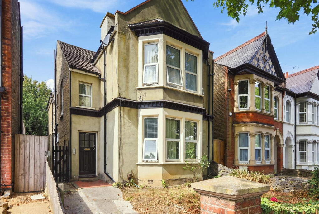 Main image of property: Victoria Avenue, Southend-on-sea, SS2 6