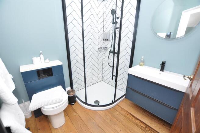 Contemporary En Suite Shower Room