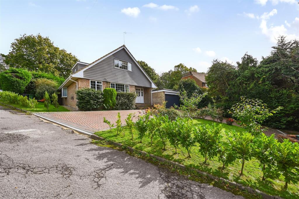 4-bed detached on Ewhurst Close, Hastings, £575,000