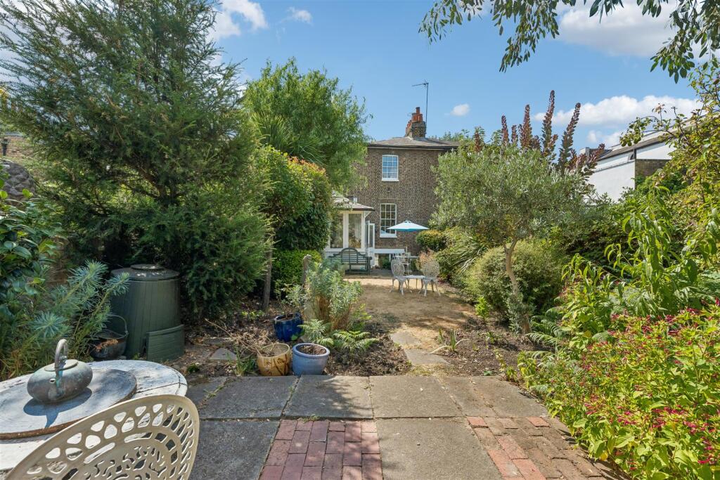 House in London - View 5