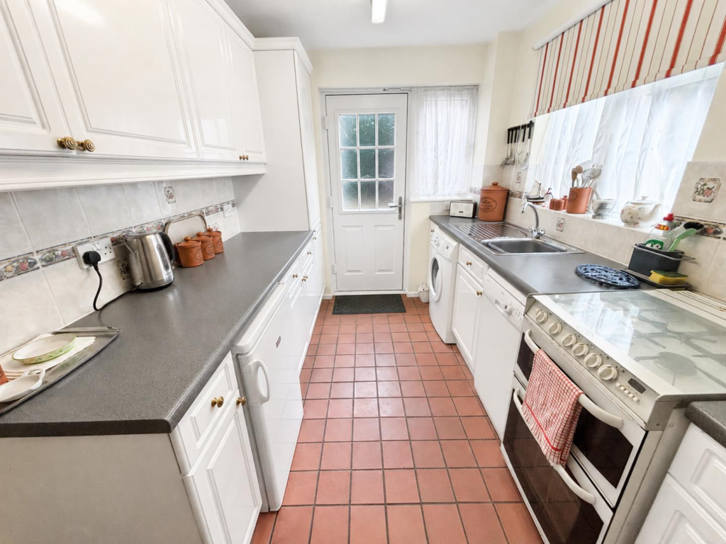House in Northampton, West Northamptonshire - More