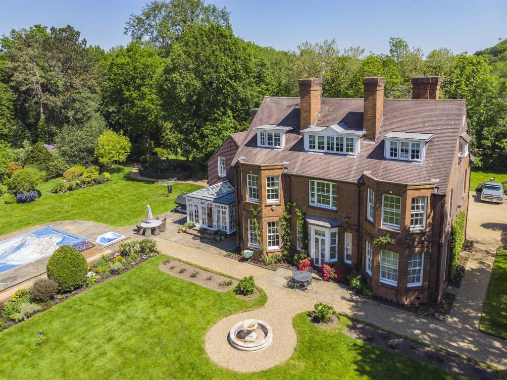 Main image of property: Mount Park Road, Harrow, HA1 3JR