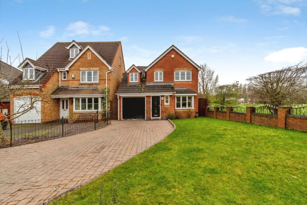 3-bed detached on Quinton Place, Norton Canes, Cannock, Staffordshire, WS11, £340,000