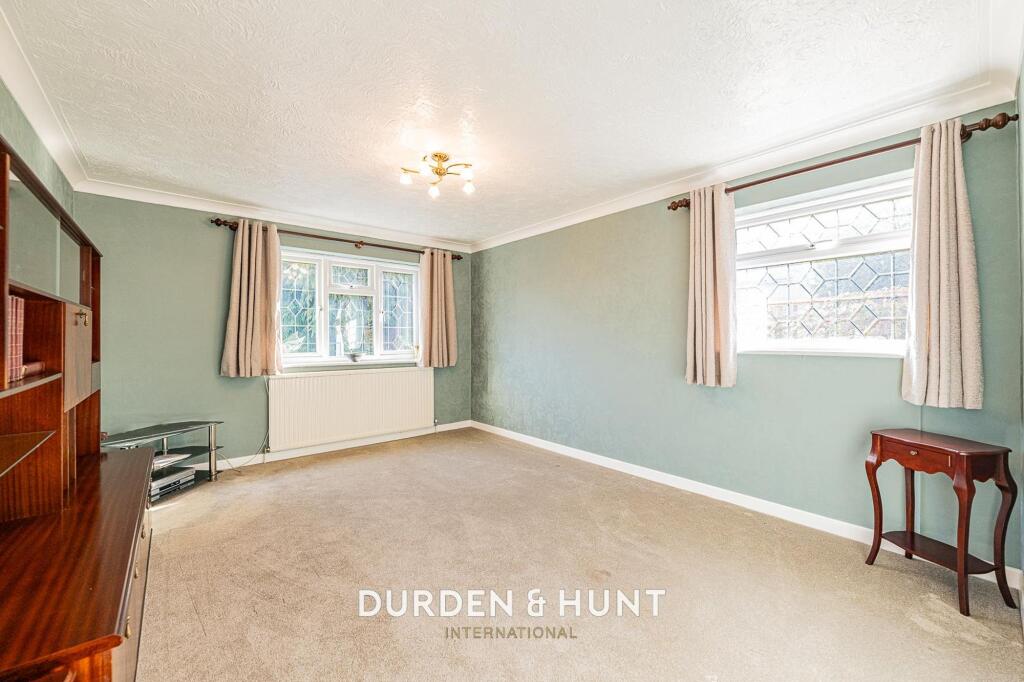 The Walk, Hornchurch, RM11 photo 4