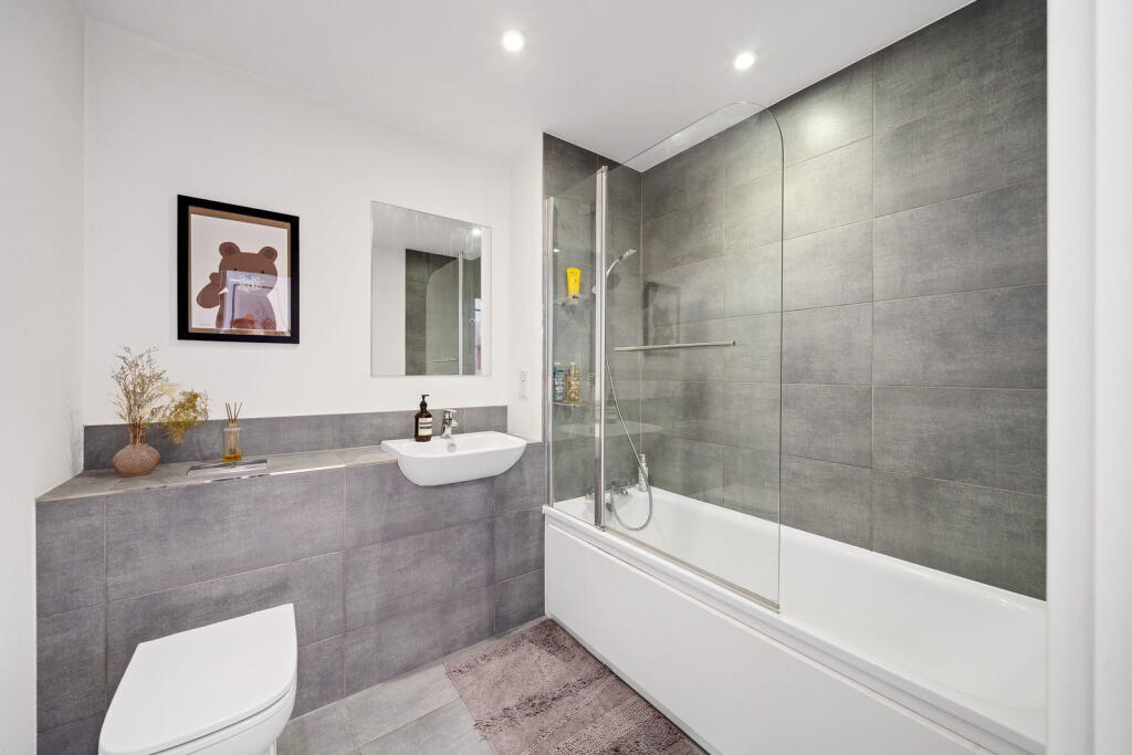 Apartment in London - More