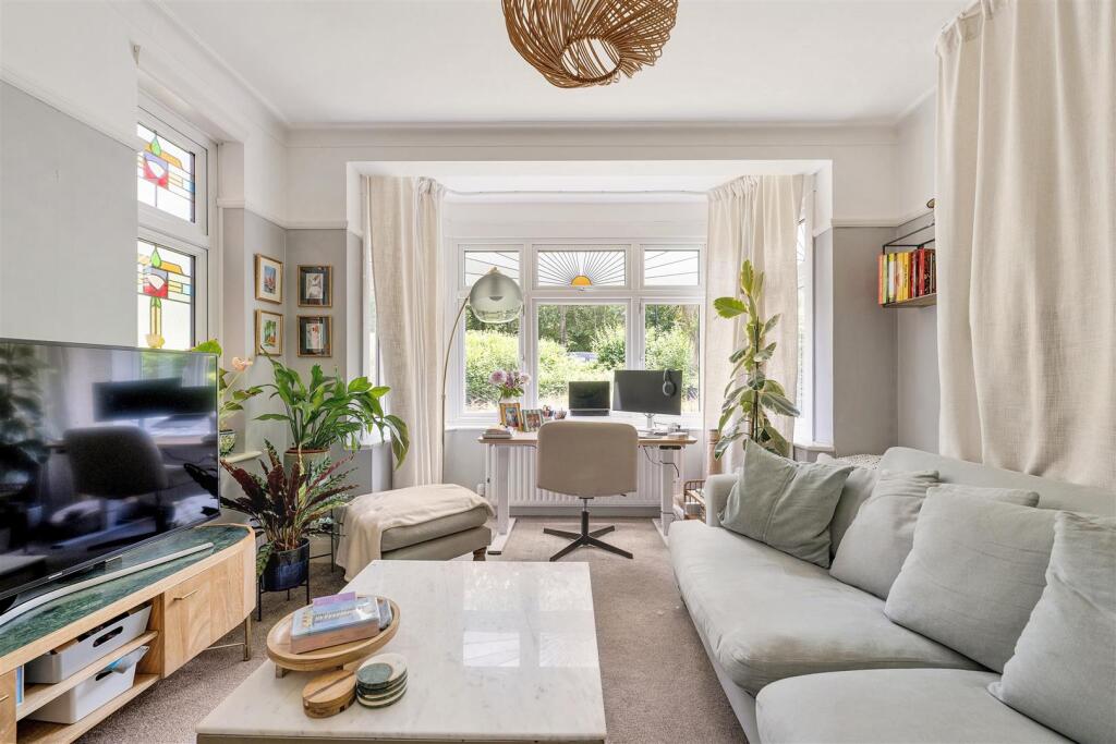 House in London, Woodford Green - View 2