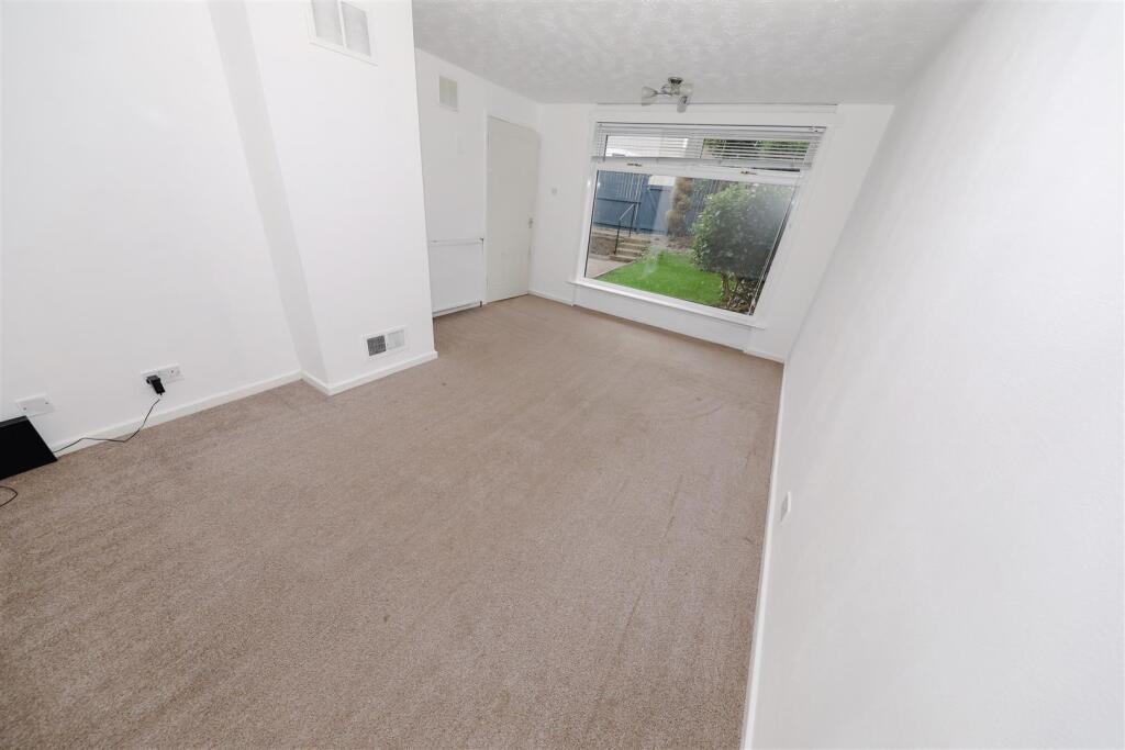 House in Glenrothes, Caskieberran - View 4
