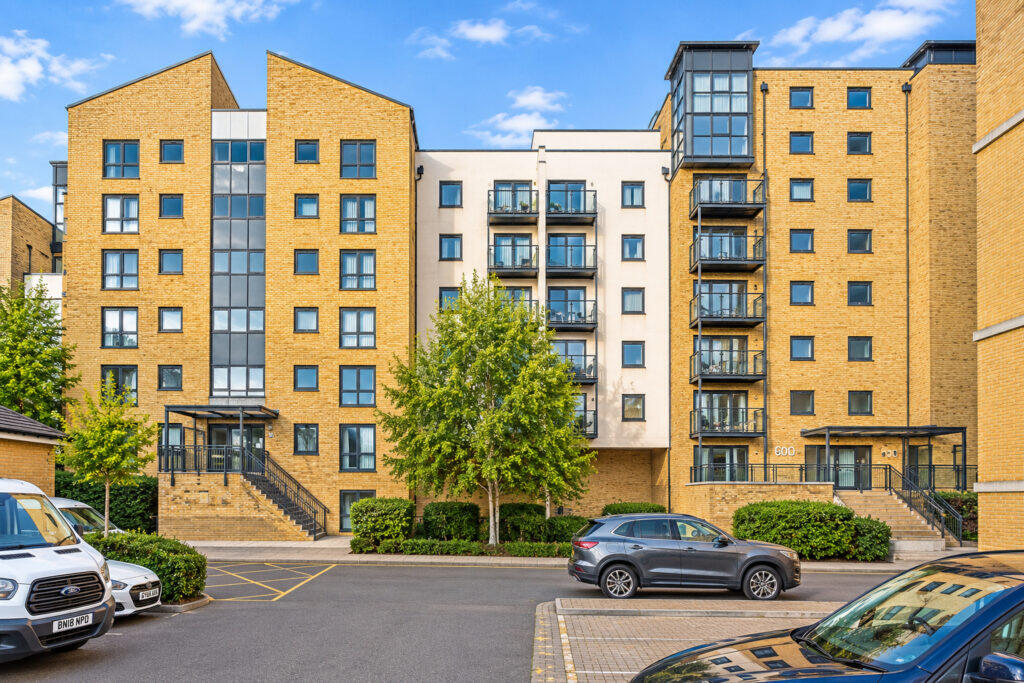 Main image of property: Flat 5, Regents Court, Victoria Way, Surrey, GU21 6AJ