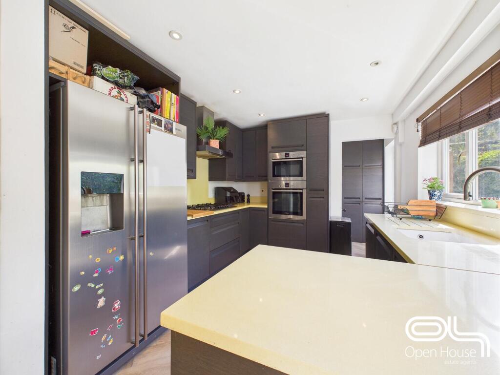 House in Stoke-on-Trent - More