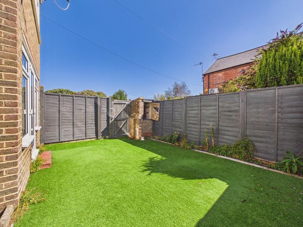 Apartment in Worthing, West Sussex - More