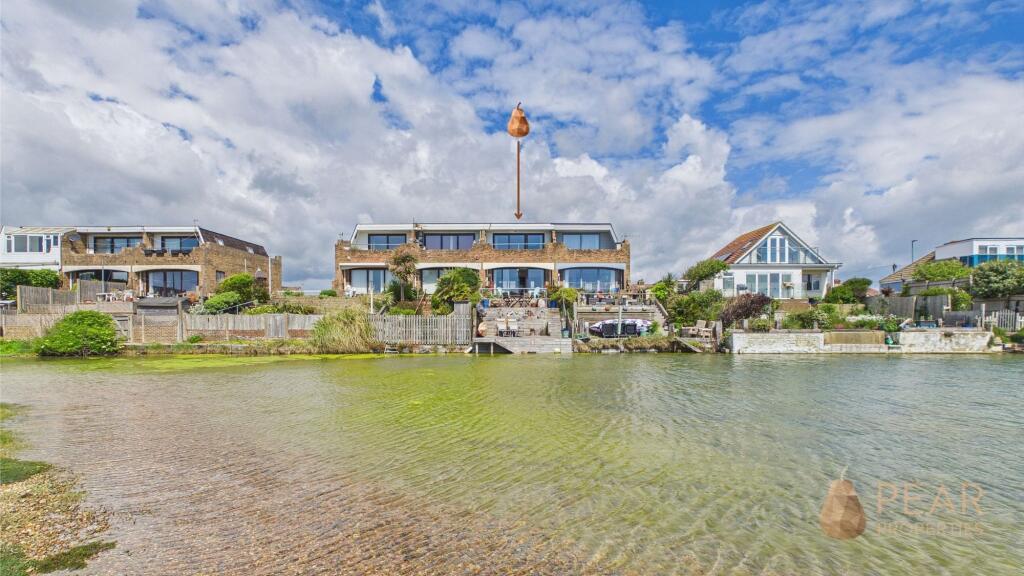 Brighton Road, Lancing, BN15