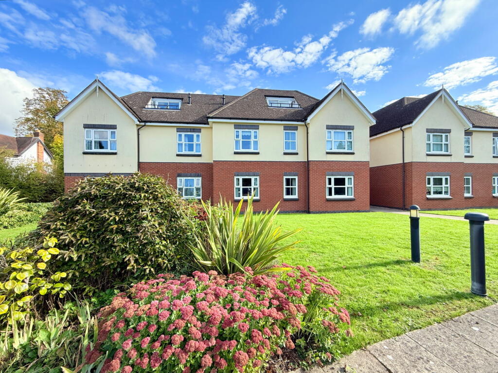 2-bed flat on Robin Hood Lane, Hall Green, £175,000