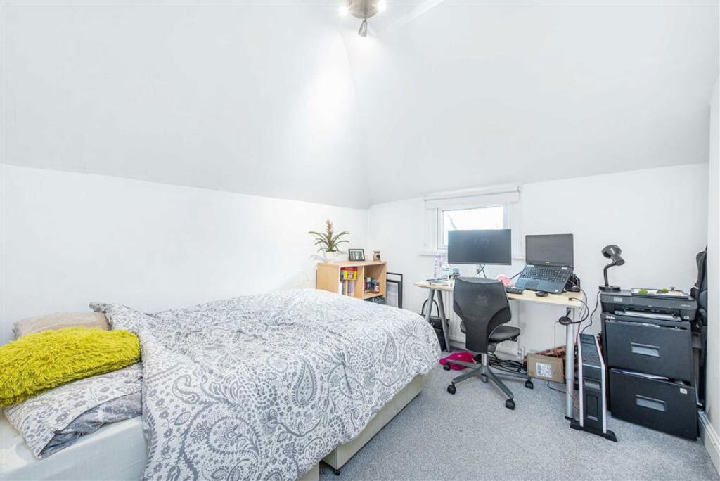 Apartment in London, Kilburn - View 5