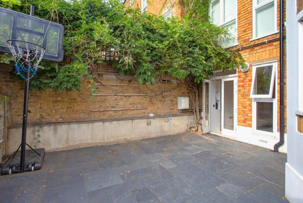 Apartment in London - View 3