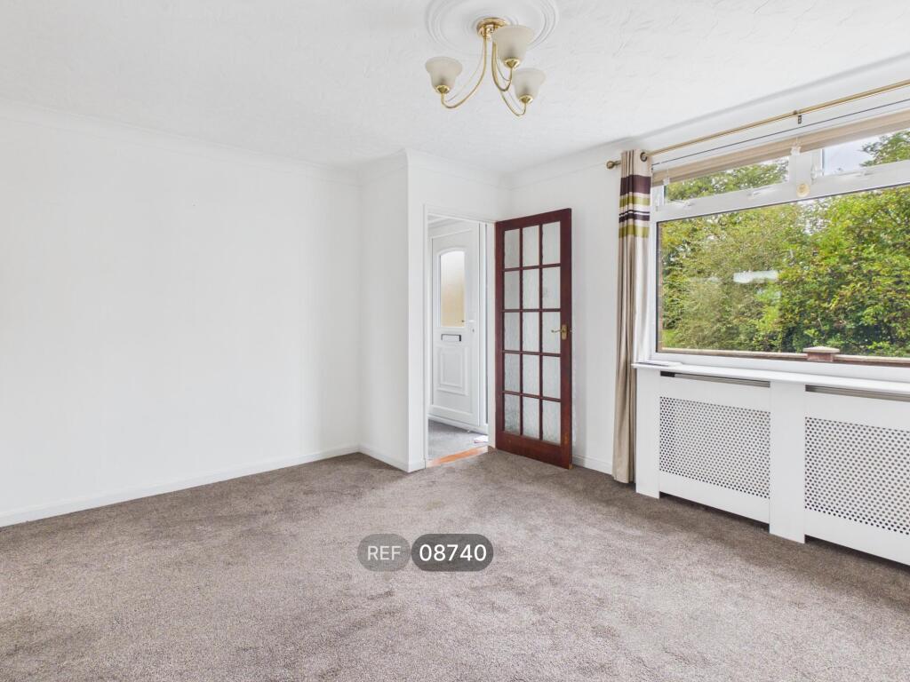 House in Hull, Orchard Park - More