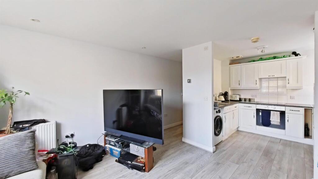 Apartment in Dartford - View 5