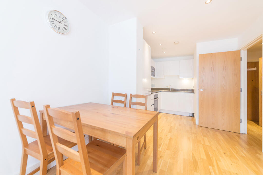 Apartment in London, New Capital Quay, Greenwich Peninsula - View 4