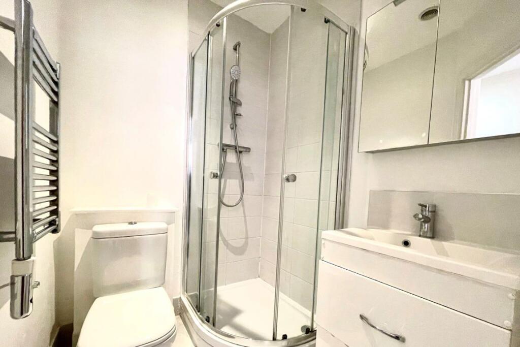 Apartment in Slough - View 5