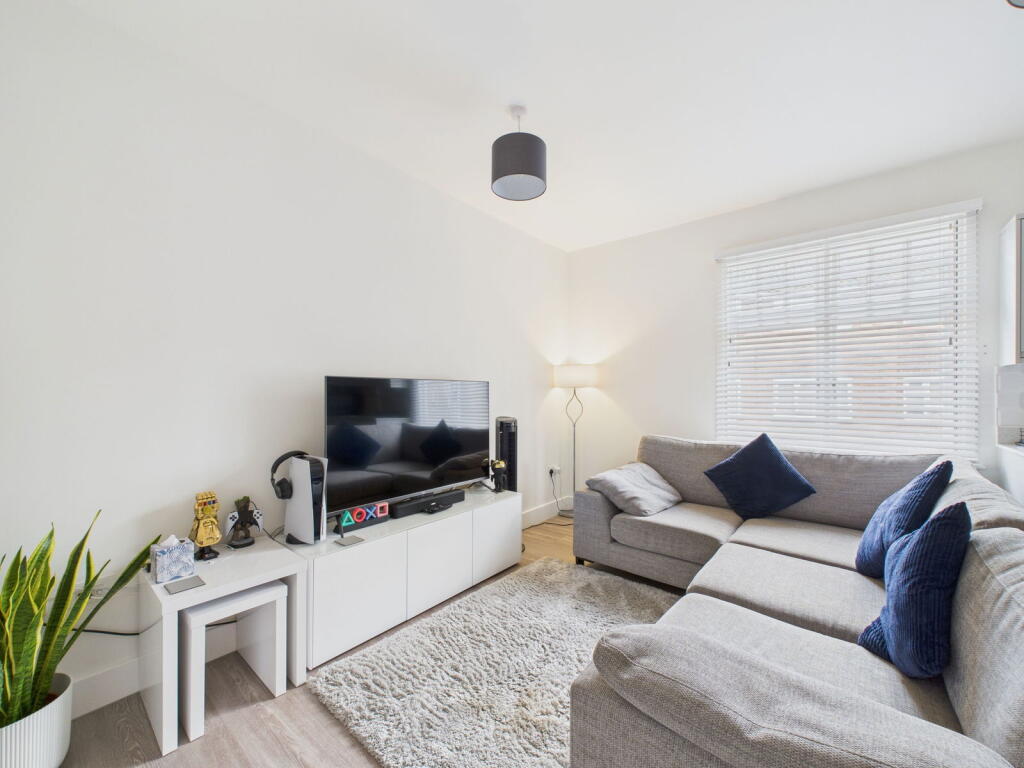 New Writtle Stre,Chelmsford ,Essex,CM2 0GJ photo 2