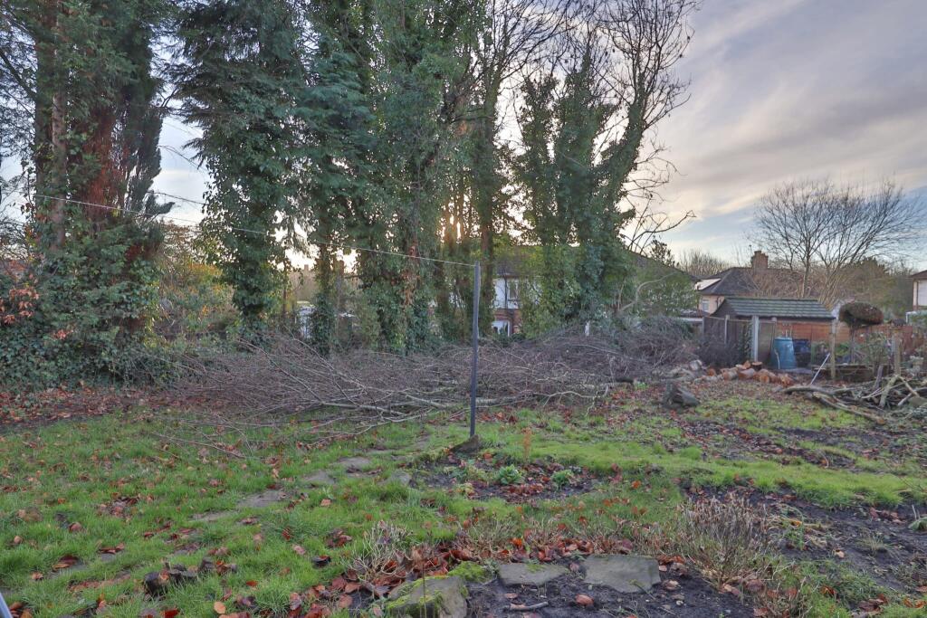 Burley Wood Crescent, Leeds photo 4
