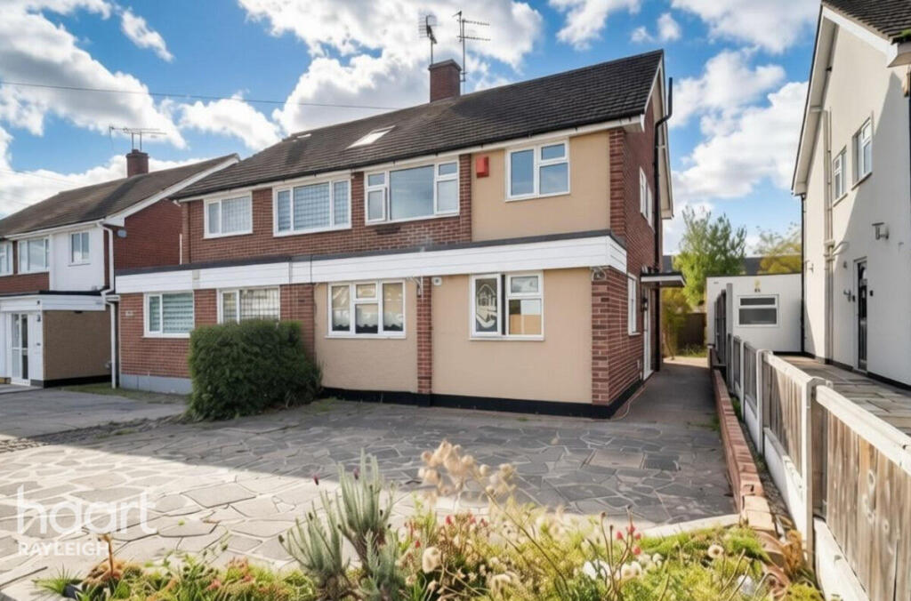 3-bed semi-detached on Oakhurst Road, Rayleigh, £400,000