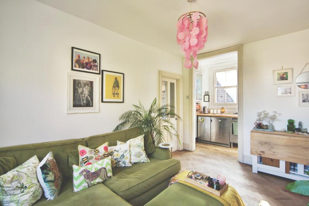 Eagle Court,  High Street, Hornsey, Crouch End, Greater London photo 3