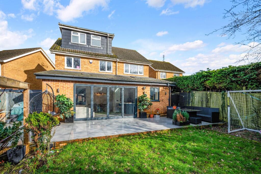 5-bed detached on Whitegate Way, Tadworth, £750,000