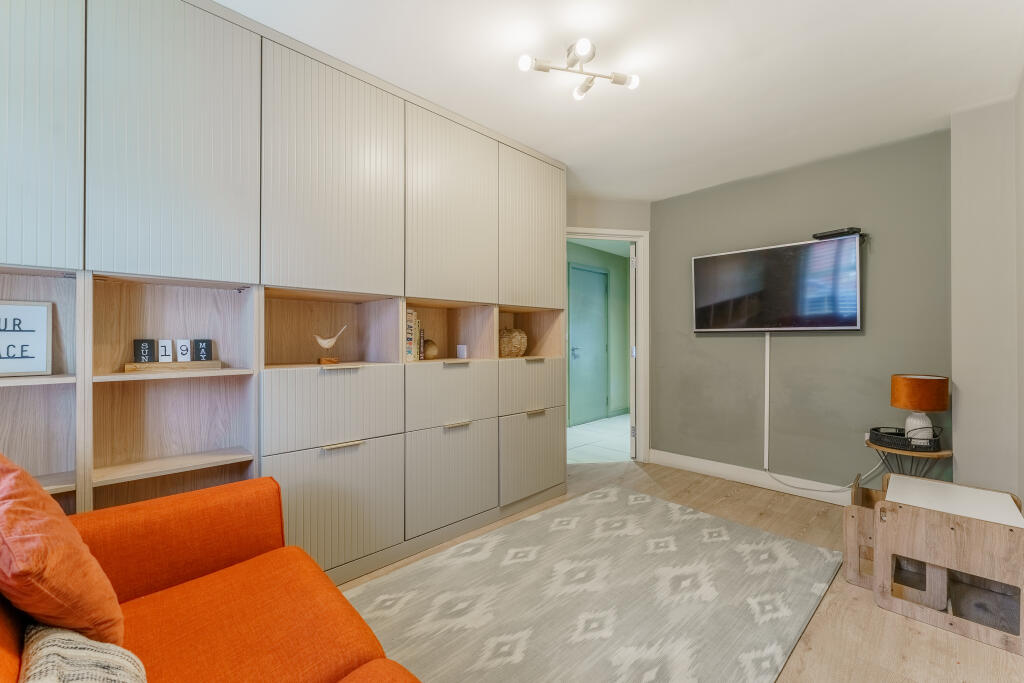 House in Wakefield, Origin, Cutsyke - More