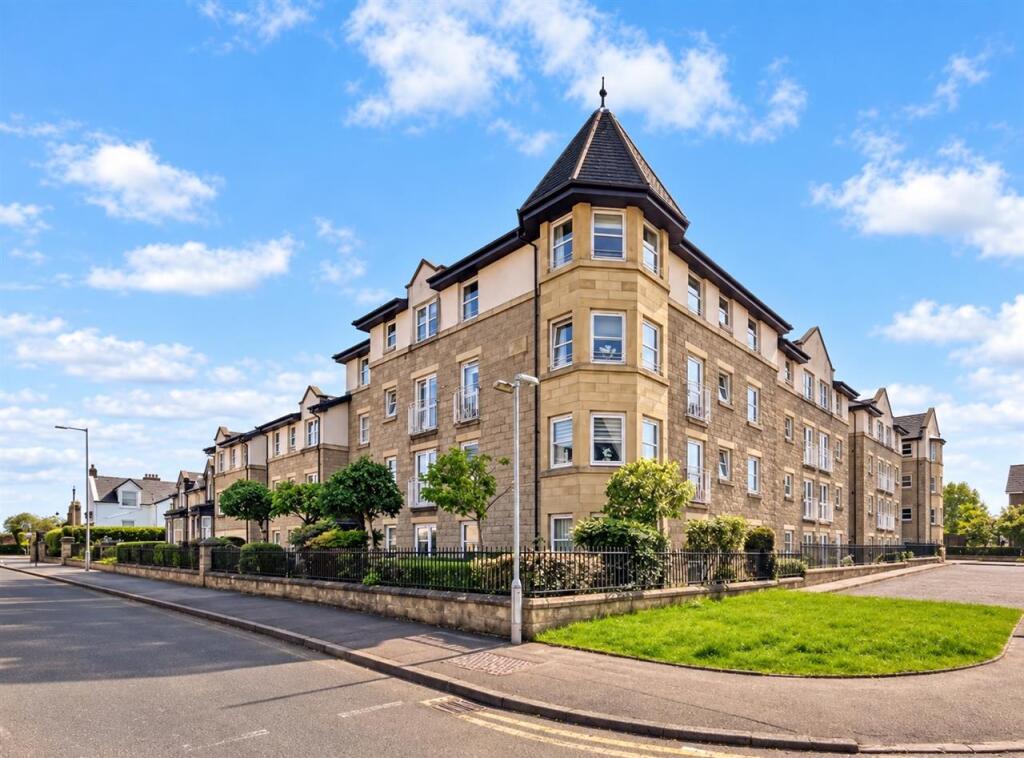 2-bed flat on Weavers Court, Hamilton, £127,995