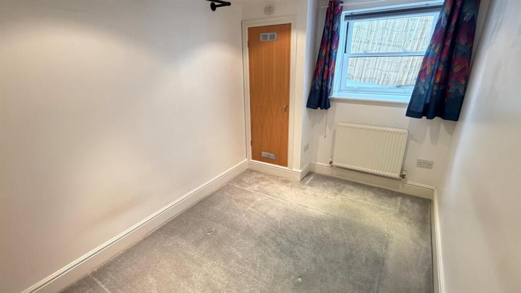 House in Tunbridge Wells, Kent - More