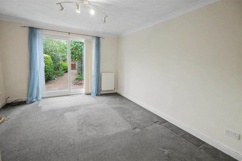 NN14 Lindisfarne Way, Thrapston photo 3