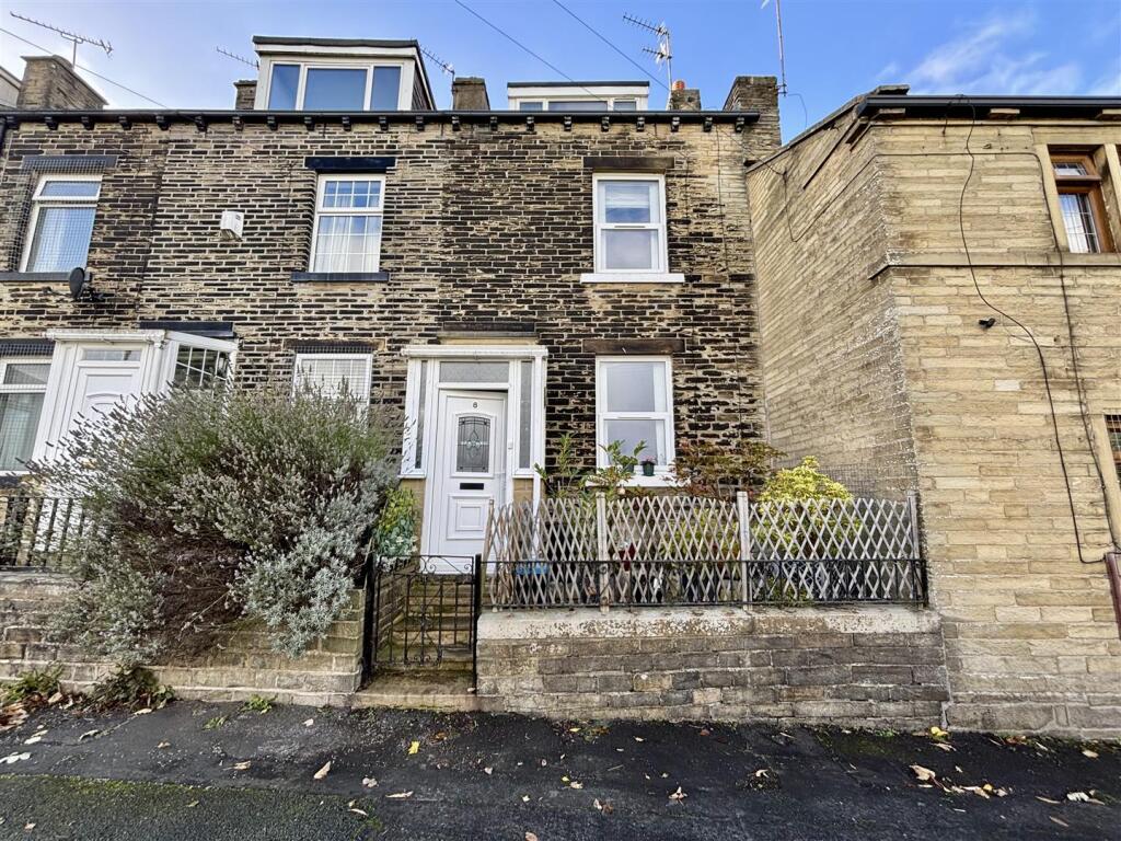 2-bed terraced on Jer Lane, Horton Bank Top, Bradford, £135,000