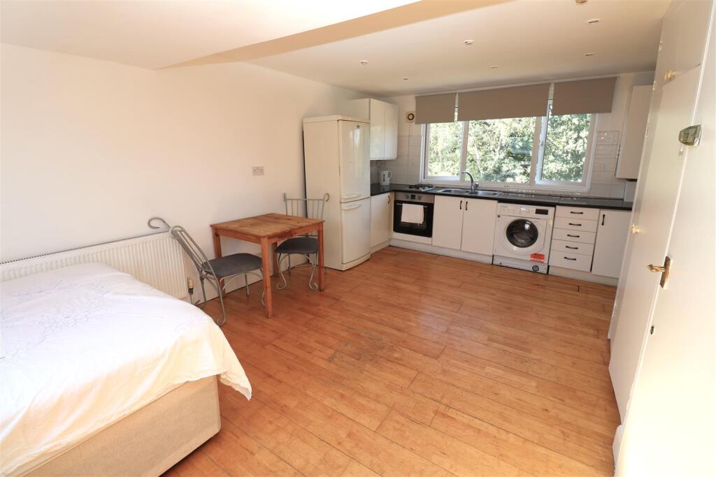 Apartment in London - View 3