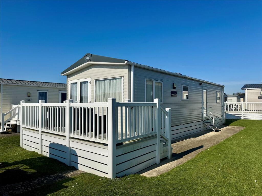 3-bed caravan on 90 Field Place, Naish Estate, Barton On Sea, Hampshire, BH25, £49,950