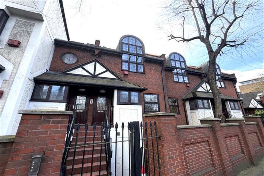 Main image of property: St. Georges Square, E14