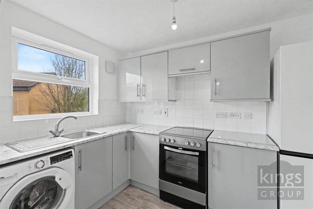 Apartment in Harlow, Church Langley - View 5